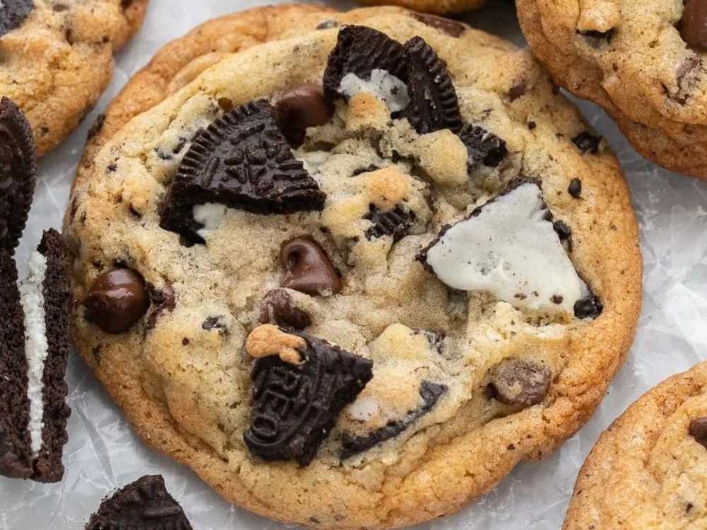 Chocolate Chip Oreo Cookies