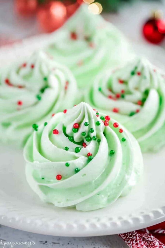 Storing Christmas Tree Wreath Meringue Cookies
