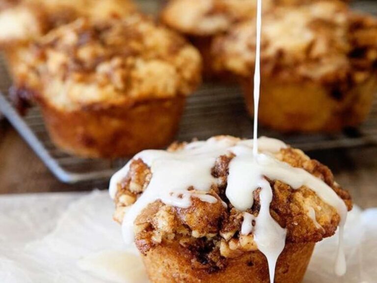 Cinnamon Roll Muffins Recipe: A Fluffy Delight