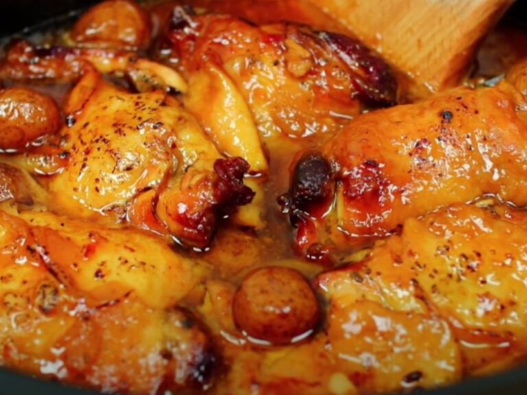 Slow Cooker Honey Garlic Chicken Thighs with Potatoes Recipe (2024)