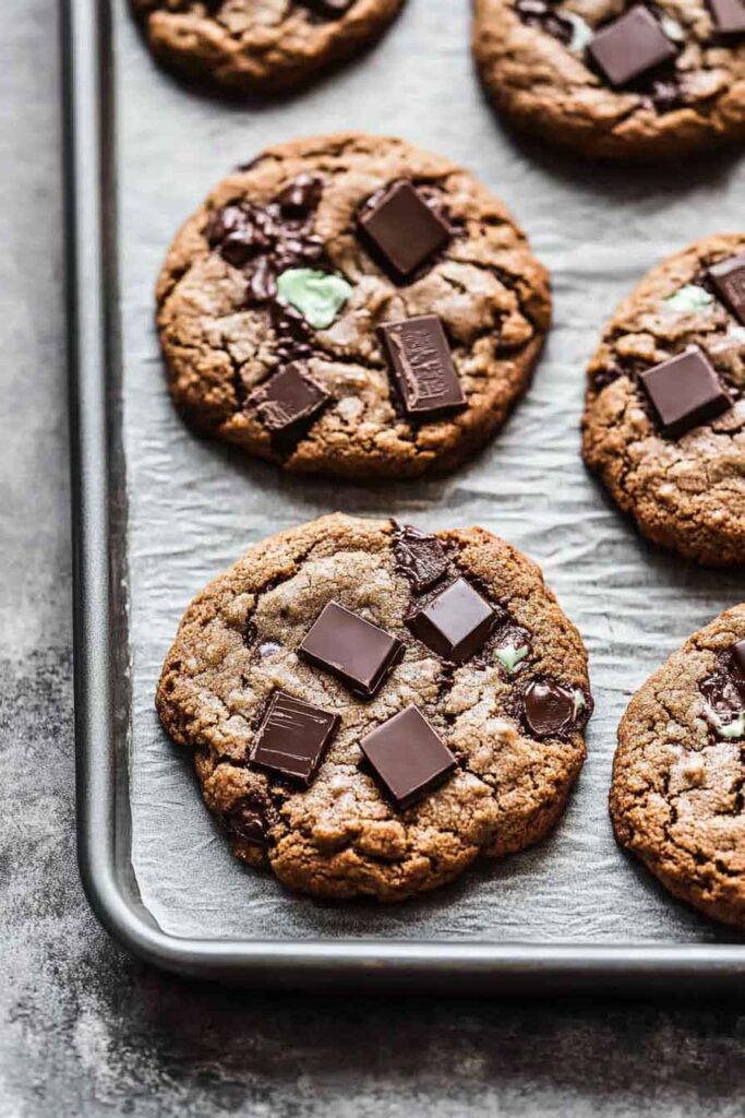 How to Serve Mint Chocolate Cookies